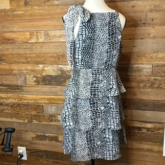 BCBG super cute print dress sleeveless - Picture 5 of 7